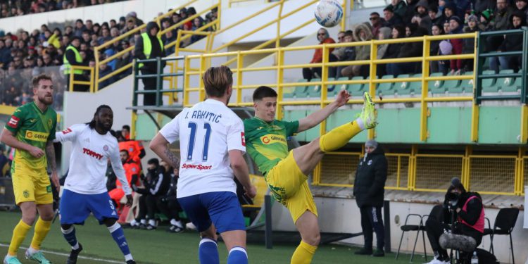 Sportske novosti – VIDEO: Kiks Hajduka u Puli, VAR izvan funkcije ‘pomogao’ Bijelima? Sumnjivi gol Bambe donio bod