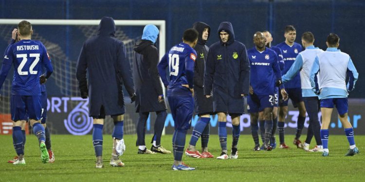 Sportske novosti – VIDEO: Ogromno nezadovoljstvo na Maksimiru, igrači krenuli prema Boysima pa se okrenuli čim su čuli reakciju