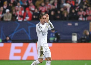 Sportske novosti – VIDEO: Pogledajte spektakularan doček za Modrića i kraljevsku družinu. Autobus Reala ‘nestao’ u dimu