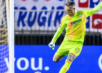 Sportske novosti – Vratar Hajduka reagirao na provokaciju Rijeke pa odmah dobio odgovor: ‘Bit će da se dosta dresova prodaje…’