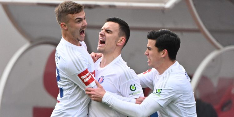 Sportske novosti – Zvijezda Hajduka proslavom htjela ušutkati Joška Jeličića? Zabio gol, a onda ‘zavrtio žarulje’