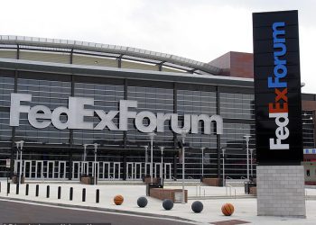 Spurs-Grizzlies NBA igra odgođena jer obožavatelj trpi dvorište u hitnoj situaciji u zastrašujućim scenama