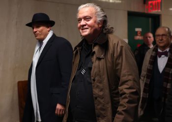 Steve Bannon priznaje krivnju za prijevaru u shemi pograničnog zida, ali izbjegava zatvor