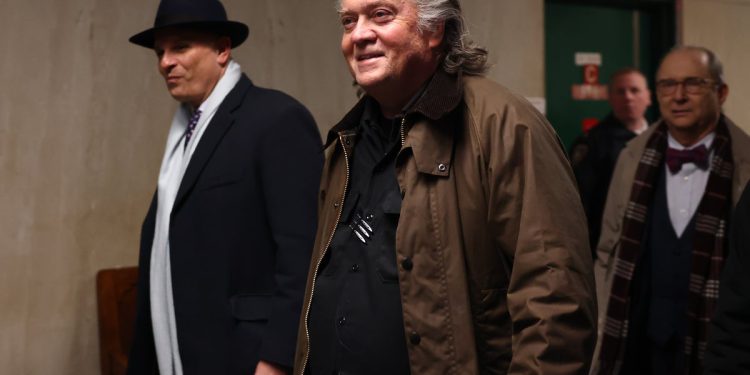 Steve Bannon priznaje krivnju za prijevaru u shemi pograničnog zida, ali izbjegava zatvor