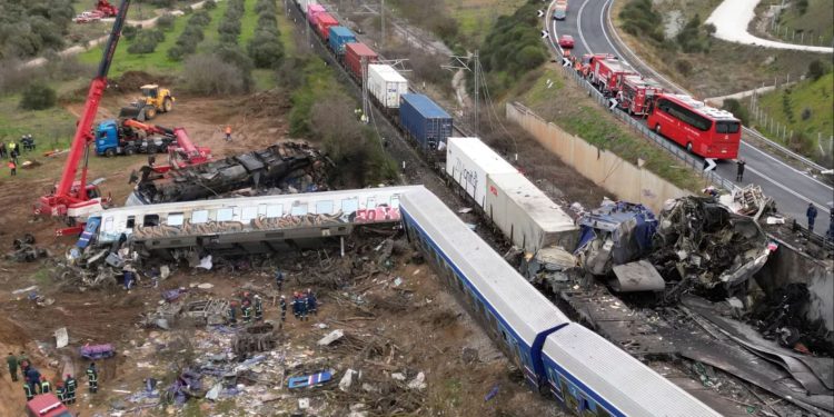 Štrajkovi i prosvjedi zbog smrtonosne željezničke nesreće paralizirali Grčku
