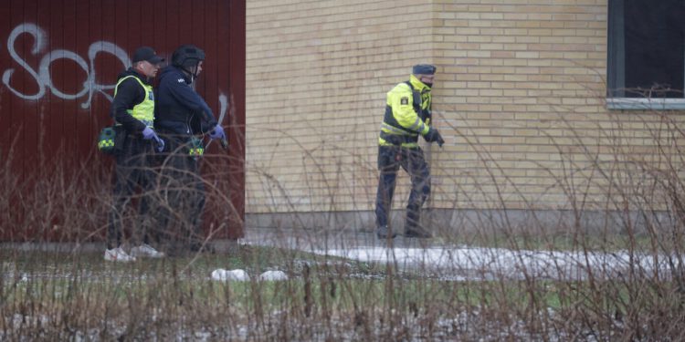 Švedska škola na zaključavanju nakon što je pet ljudi pucalo s ‘automatskim oružjem’ u obrebro