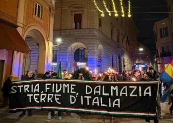 TALIJANSKE ULICE S jedne strane neofašisti s porukama pretenzija na Hrvatski teritorij, a s druge radikalni ljevičari s jugoslavenskim zastavama u rukama!