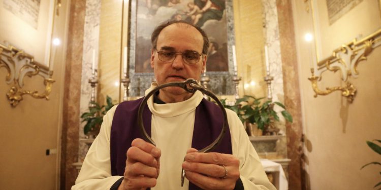 Talijanski svećenik zabrinut upozorio: ‘Vrag mi je rekao kako ulazi u ljudska tijela’