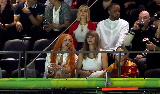 Taylor Swift povisila se u Super Bowlu dok se gradski šefovi Kansas raspadaju protiv Philadelphia Eagles