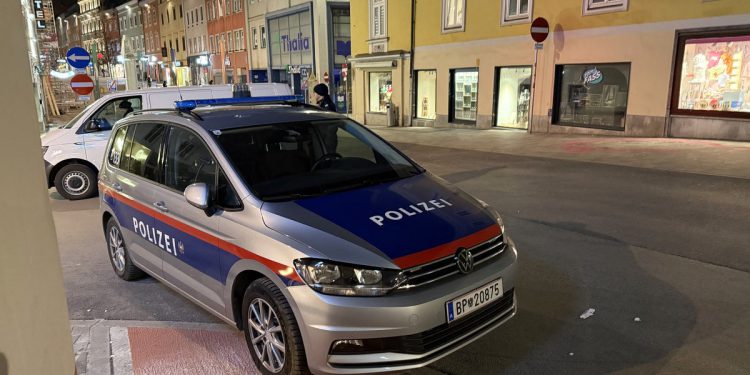 Tinejdžer je mrtav i pet ozlijeđenih nakon ‘nasumičnog’ napada noža u Austriji