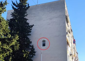 Tip u Splitu nasred fasade probio prozor