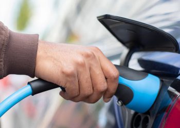 Tko je lagao o električnim automobilima: Skanda na pomolu, velike auto grupacije pod povećalom regulatora