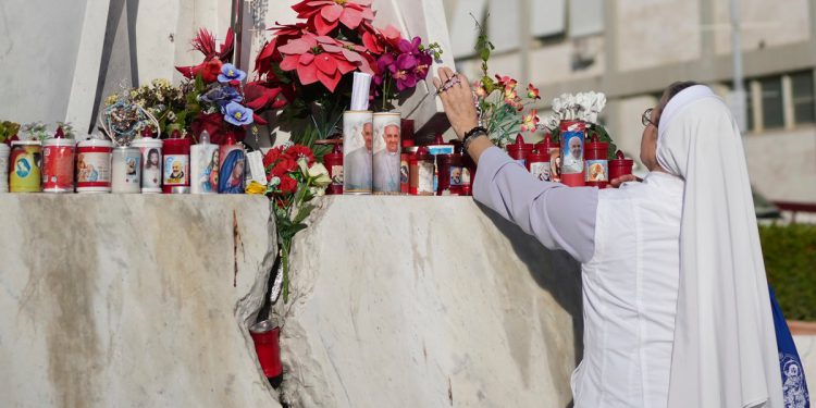 Tko vodi katoličku crkvu kad je papa bolestan?