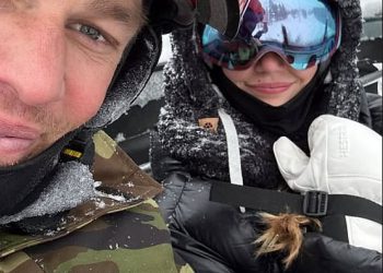 Tom Brady povezuje se s kćeri Vivian u selfieju kao bivša Gisele Bundchen naginje se novorođenčadi s Joaquim Valenteom