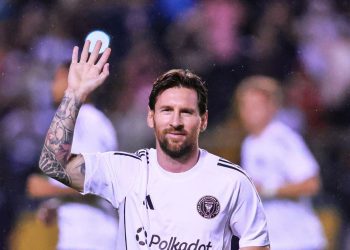 Traži majicu u Messiju, ali zabranjeno je: meksički sudac diskvalificiran