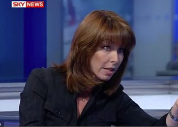 Trenutak Kay Burley natjerao je Petera Andrea kako ga plače nakon što ga je pekao o bivšoj Katie Price i njihovoj djeci u intervjuu za ukidanje nožnih prstiju – dok voditelj najavljuje mirovinu iz Sky News