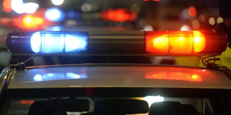 Tri osobe pritvorene zbog napada oružja na ruskog policajca – RT Rusija i bivši Sovjetski Savez