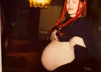 Trudna Anne-Marie pokazuje svoju cvjetajuću bebu u New Snap-u nakon što je otkrila da očekuje svoje drugo dijete sa suprugom Slowthai