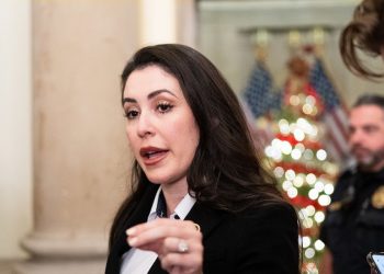 Trump Aide obećava informacije o Epsteinovoj ‘Lolita Express’ – RT World News