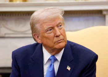 Trump ažuriranja uživo: Velike modrice na predsjednikovim špekulacijama za ruku Spark, dok 20 zaposlenika doge odustaje u znak protesta