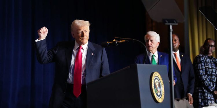 Trump da ošamuti 25% tarife na uvoz čelika i aluminija dok se tvrtke pričvršćuju za veće troškove opskrbe