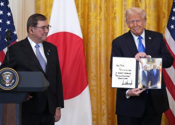 Trump izrađuje Gaffe tijekom konferencije za novinare s japanskom premijerom; opoziva Bidenovo sigurnosno odobrenje: ažuriranja uživo