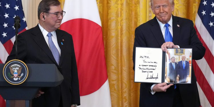Trump izrađuje Gaffe tijekom konferencije za novinare s japanskom premijerom; opoziva Bidenovo sigurnosno odobrenje: ažuriranja uživo