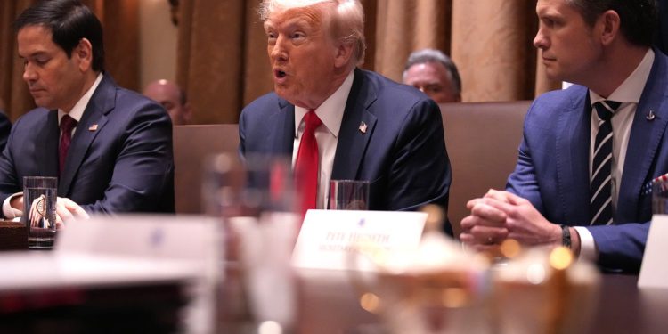 Trump kaže da želi vratiti vojnu opremu koja je ostavljena u Afganistanu nakon kaotičnog povlačenja trupa 2021. godine