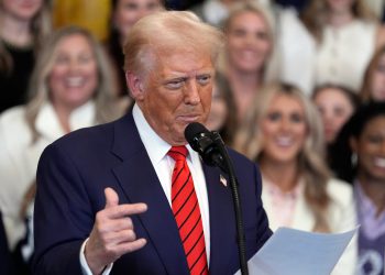 Trump najavljuje da se instalira kao predsjednik Centra Kennedy