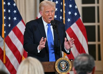 Trump naređuje sigurnosni pristup oduzet s novog popisa neprijatelja: ‘negativca, oduzmite mu propusnice’