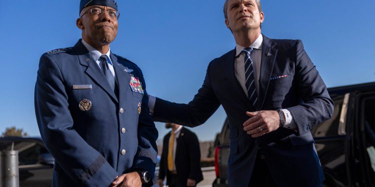 Trump otpusti Charlesa Q. Brown kao predsjedavajući Zajedničkog šefa osoblja