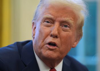 Trump potpisuje nalog za nametanje sjajnih tarifa Kanadi, Meksiku i Kini