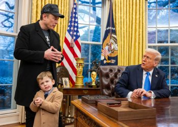 Trump potpisuje naredbu o predaji mošusa i doge -a više moći za smanjenje savezne radne snage