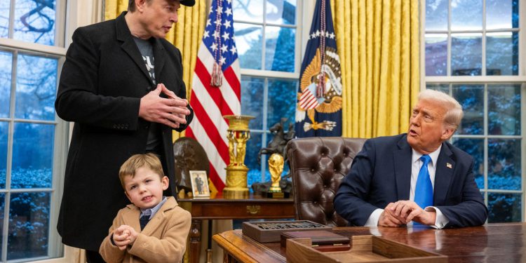 Trump potpisuje naredbu o predaji mošusa i doge -a više moći za smanjenje savezne radne snage