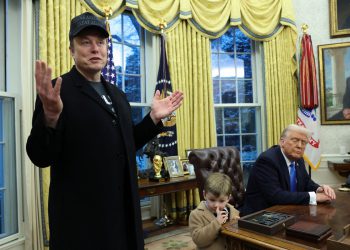 Trump se ruga povratnicima zbog Muskovog zahtjeva saveznim radnicima, jer Gabbard kaže obavještajnom osoblju da ne reagira: ažuriranja uživo