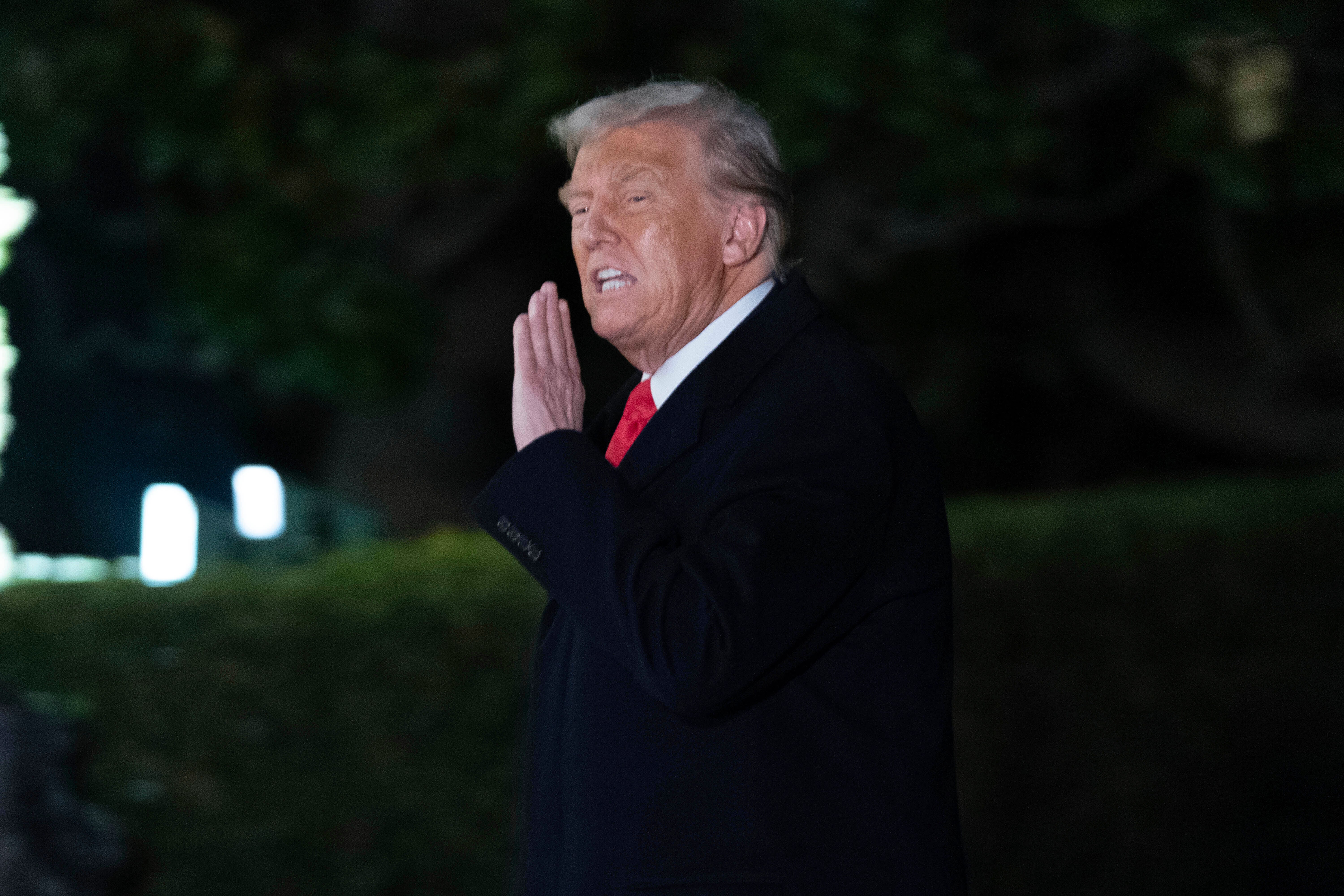 Trumpovu administraciju tuži više od 20 država nakon značajnih smanjenja kako bi se odobrila sredstva za sveučilišta i druge istraživačke institucije. Državni odvjetnici general kažu da bi rezovi bili 'razorna'