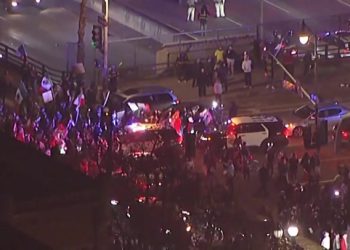 Trumpova imigracija: bijesni prosvjednici blokiraju autocestu LA | Vijesti