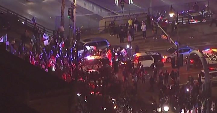 Trumpova imigracija: bijesni prosvjednici blokiraju autocestu LA | Vijesti