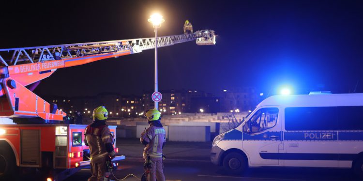 Turist ozlijeđen u ubodnom napadu na Holocaust Memorial u Berlinu – RT World News