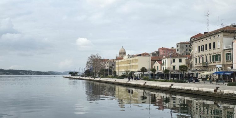 U Šibeniku se potukla dva Indijca