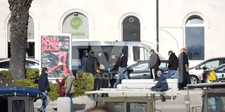 U Splitu policija privela sedam osoba: “Vikali su i galamili na prosvjednike”
