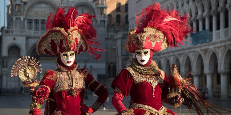 U Veneciji počeo najveći i najpoznatiji karneval u Europi