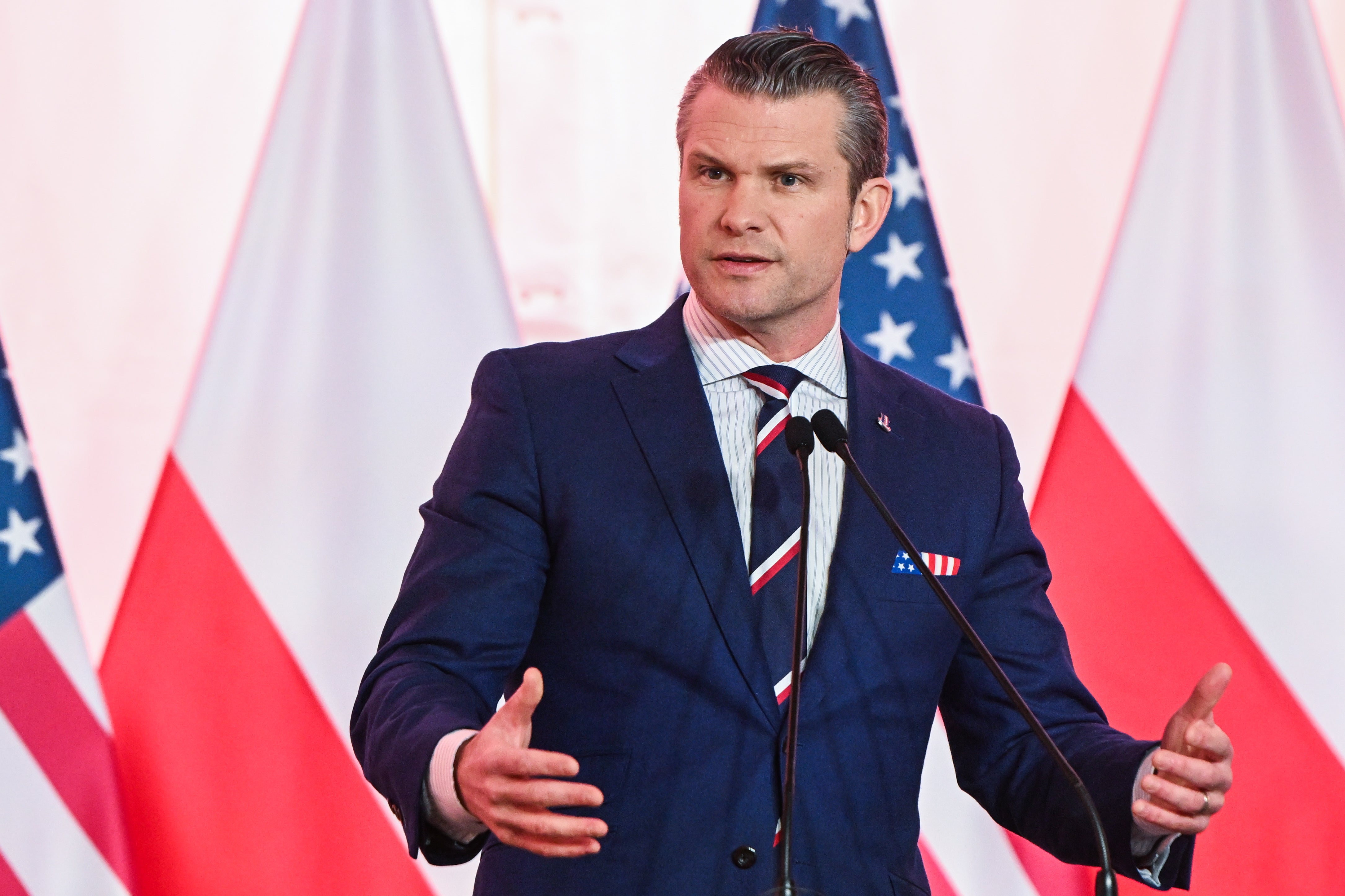 Tijekom prvog inozemnog putovanja u svom službenom postu, Hegseth je rekao da je članstvo u NATO -u za Kijev bilo izvan stola