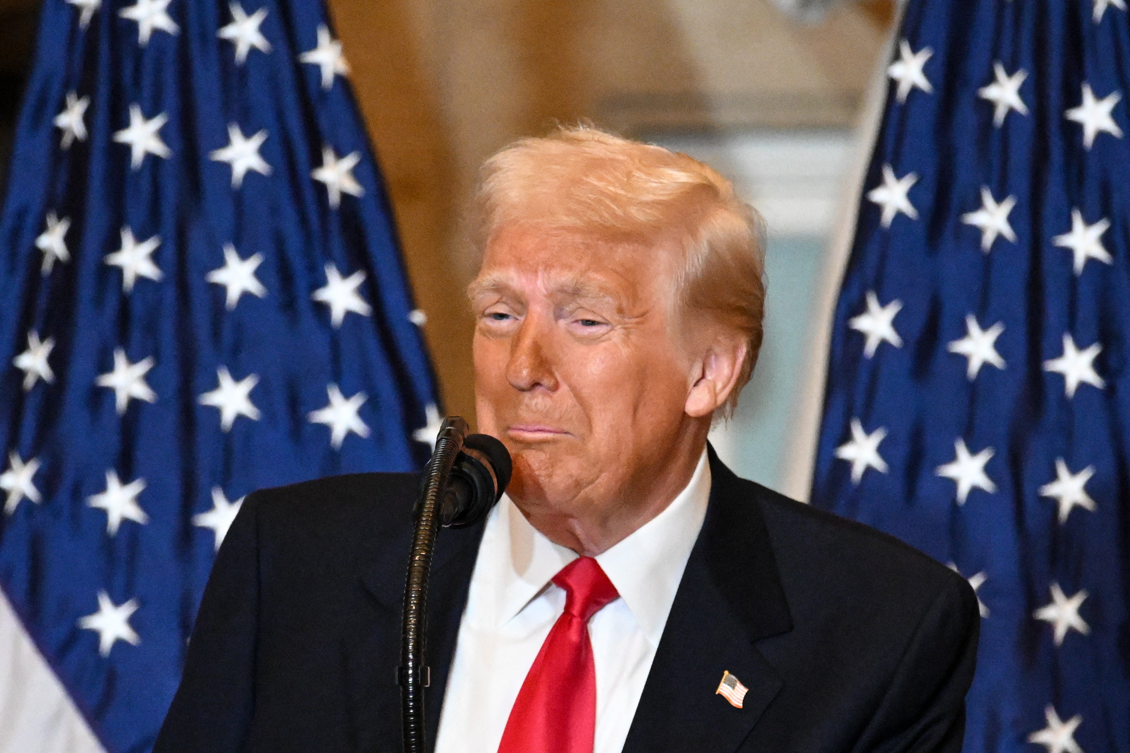 Tijekom nacionalnog doručka molitve, predsjednik Donald Trump udvostručio je teoriju zavjere da je USAID financirao Politico i druge medije.