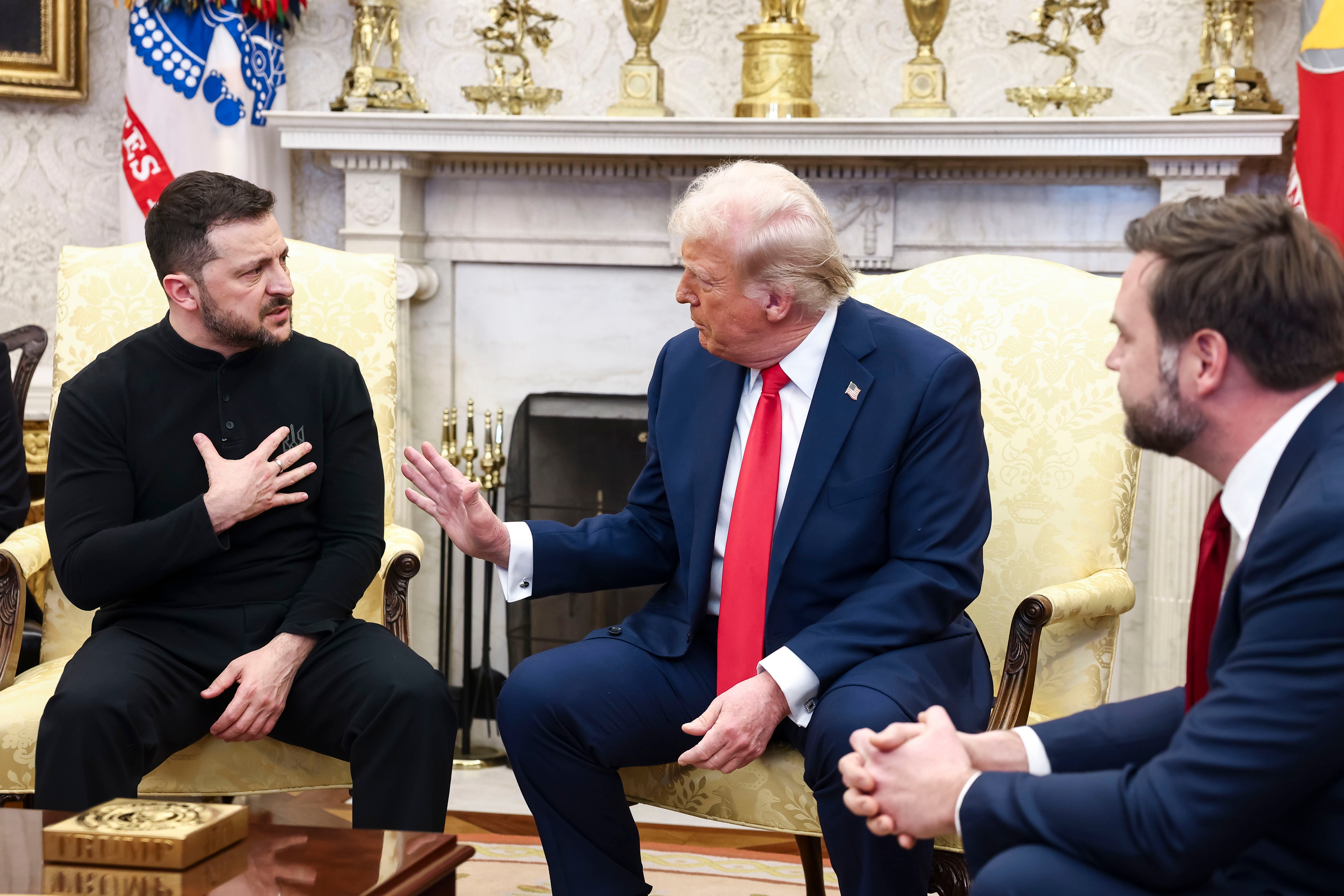 Trump je opustio Zelenskyja u napetoj 10-minutnoj razmjeni tijekom sastanka SatLong Oval Officea ispred novinskih medija i Trumpovih dužnosnika kabineta