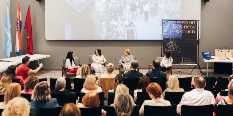 Udruga Žene za otok pripremila pravu poslasticu