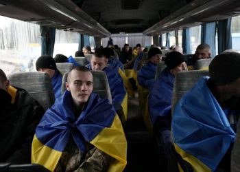 Ukrajina pogađa rusko naftno skladište u dronu Strike -a dok je razmijenilo 300 ratnih zarobljenika