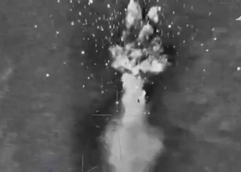 Ukrajinski brod za bespilotne letjelice uništen u blizini Krima – Mod (video) – RT Rusija i bivši Sovjetski Savez