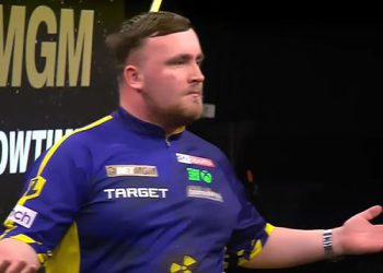 Usmjereni Luke Littler vraća se u Booing Dublin Crowd tijekom iznenađenja Premier lige Darts poraz Gerwyn Price … prije nego što je svoj slučaj izbacio u bijes dok je napustio pozornicu