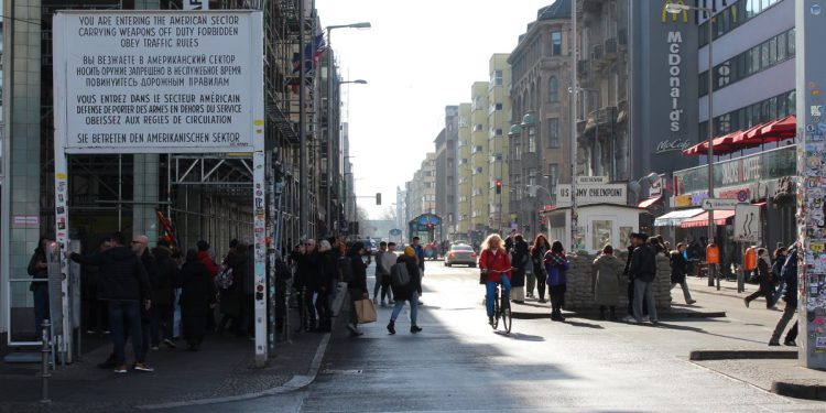 Uspon krajnje desno u istočnoj Njemačkoj ostavlja multikulturalni Berlin zarobljen